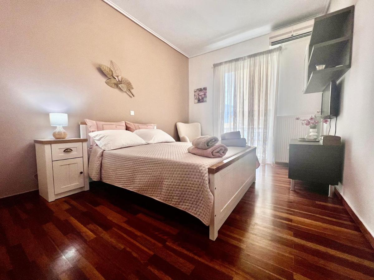 Elegant Downtown Retreat Daire Kalamata Dış mekan fotoğraf
