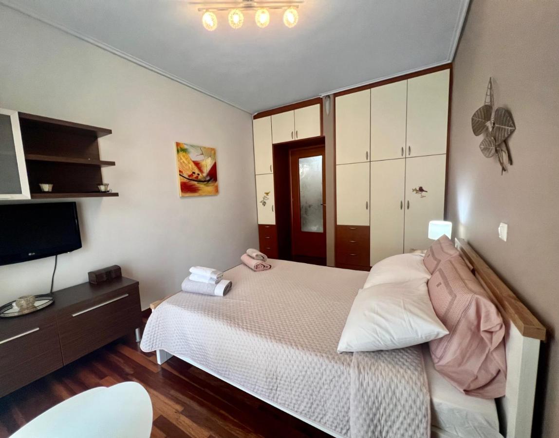 Elegant Downtown Retreat Daire Kalamata Dış mekan fotoğraf