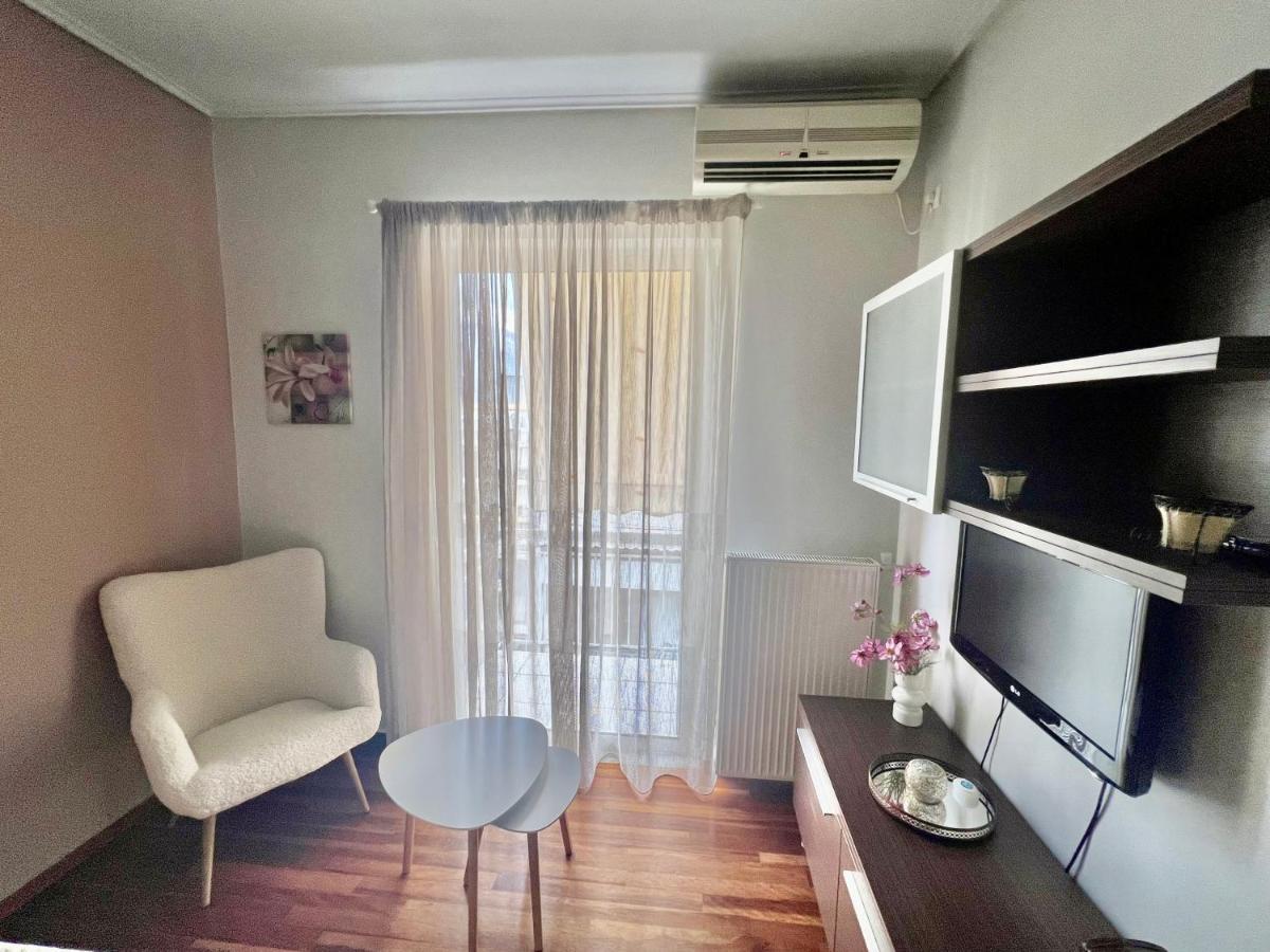 Elegant Downtown Retreat Daire Kalamata Dış mekan fotoğraf