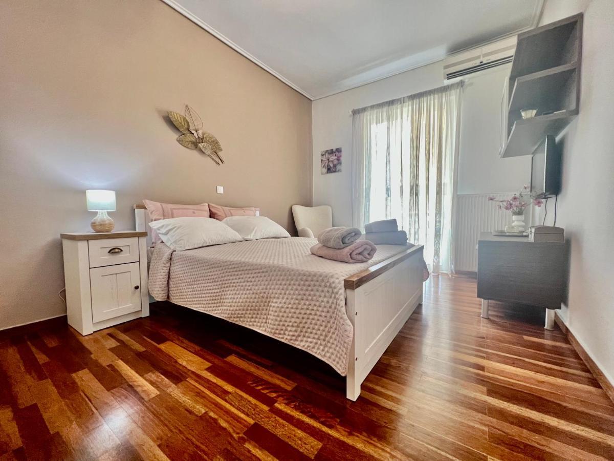 Elegant Downtown Retreat Daire Kalamata Dış mekan fotoğraf