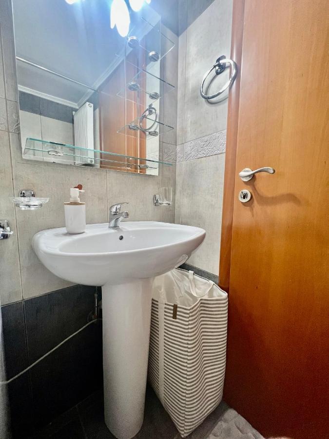 Elegant Downtown Retreat Daire Kalamata Dış mekan fotoğraf