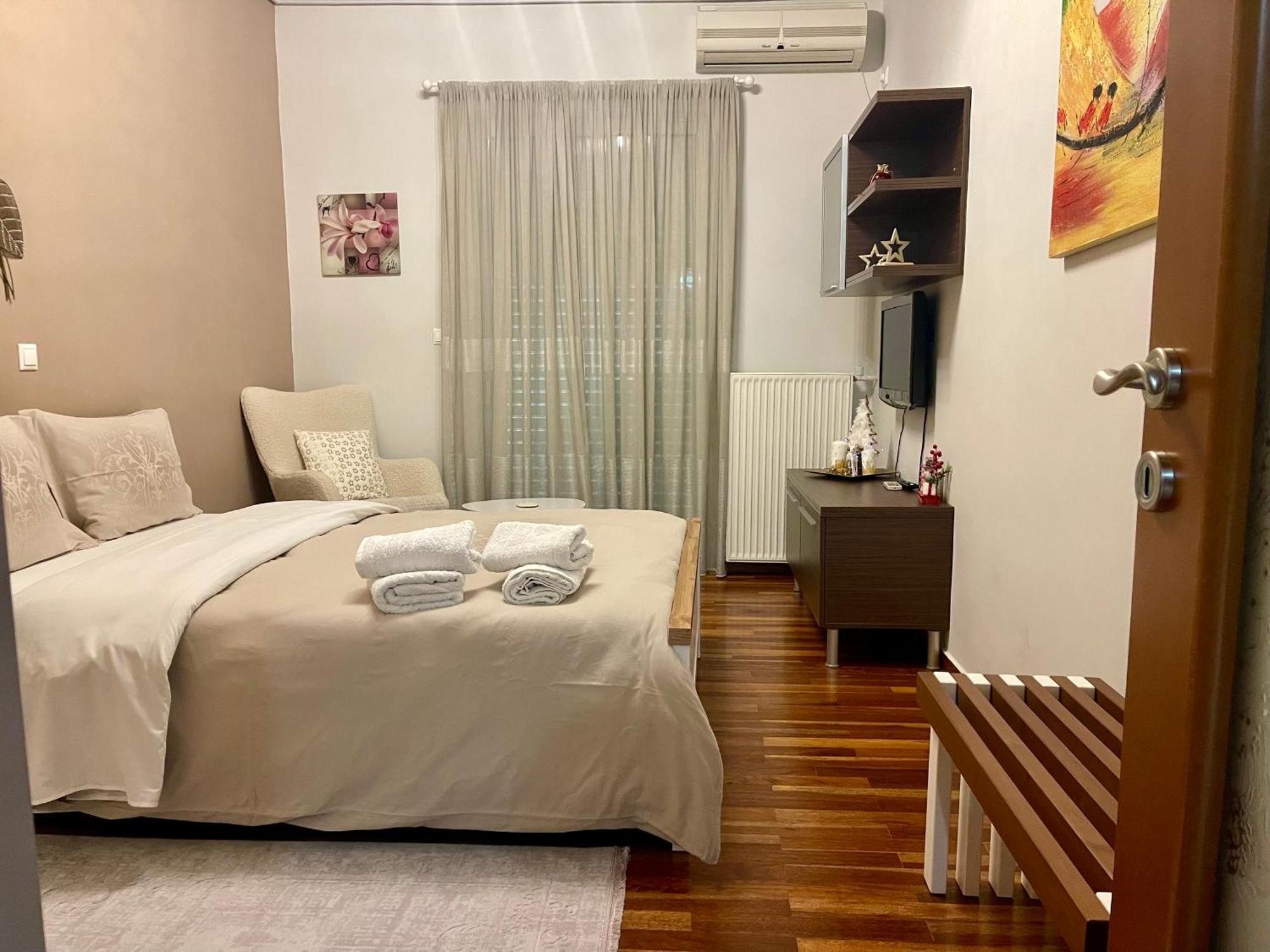 Elegant Downtown Retreat Daire Kalamata Dış mekan fotoğraf